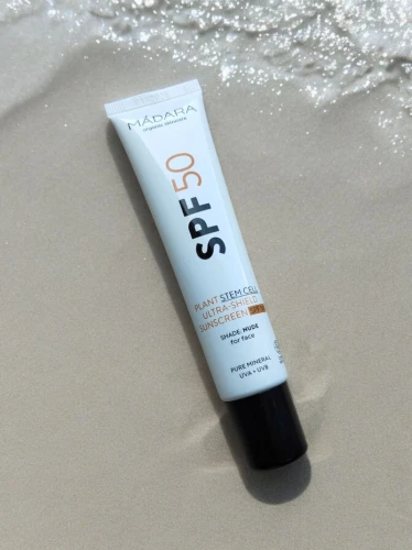 Madara Mineralny krem do twarzy z filtrem przeciwsłonecznym SPF 50 Nude 40 ml