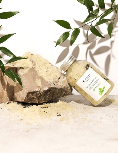 Mineralna sól do kąpieli Zielona herbata 350 g Kanu Nature.jpg