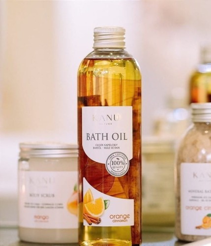 Olejek do kąpieli Pomarańcza z cynamonem 250 ml Kanu Nature.jpg