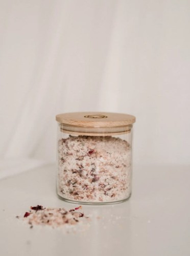 Naturalna himalayska sól do kąpieli Energy 600 g Maniko.jpg