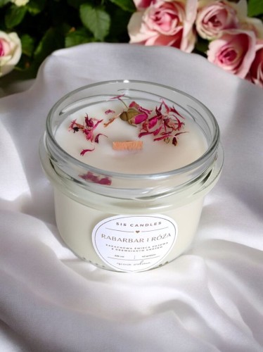 Świeca sojowa z drewnianym knotem Rabarbar i Róża Sis Candles_4.jpg