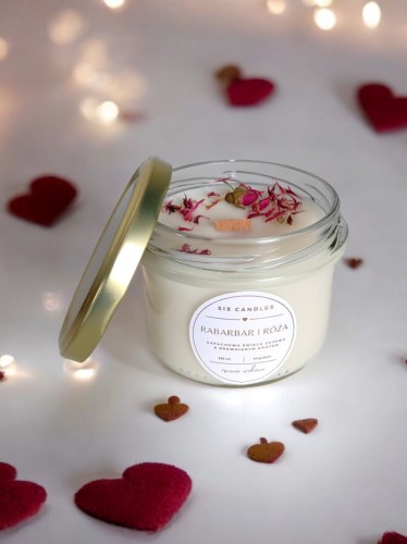 Świeca sojowa z drewnianym knotem Rabarbar i Róża Sis Candles_5.jpg