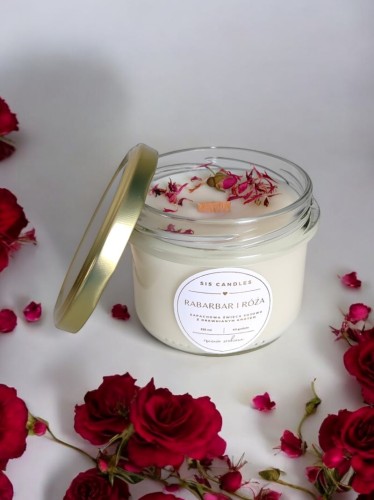 Świeca sojowa z drewnianym knotem Rabarbar i Róża Sis Candles_6.jpg