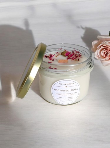 Świeca sojowa z drewnianym knotem Rabarbar i Róża Sis Candles_7.jpg