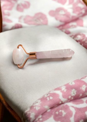 Roler masażer do twarzy z różowego kwarcu naturalnego_1.jpg