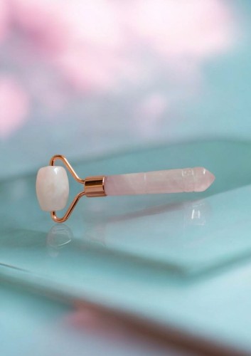 Roler masażer do twarzy z różowego kwarcu naturalnego_2.jpg