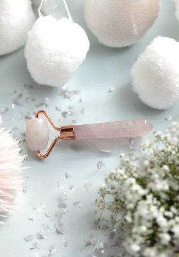 Roler masażer do twarzy z różowego kwarcu naturalnego_3.jpg