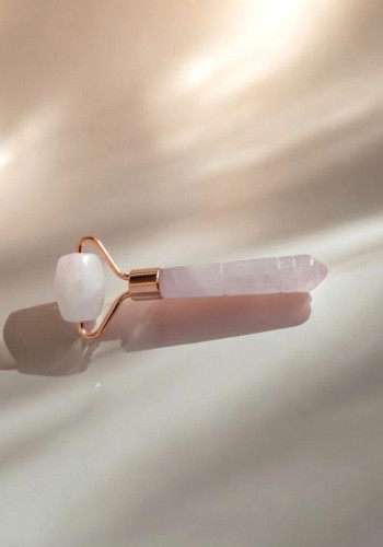 Roler masażer do twarzy z różowego kwarcu naturalnego_4.jpg