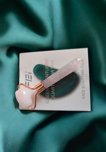 Roler masażer do twarzy z różowego kwarcu naturalnego_6.jpg