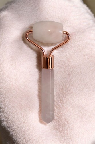 Roler masażer do twarzy z różowego kwarcu naturalnego_11.jpg