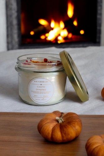 Naturalna świeca sojowa z drewnianym knotem Ciasto dyniowe SIS Candles_8.jpg