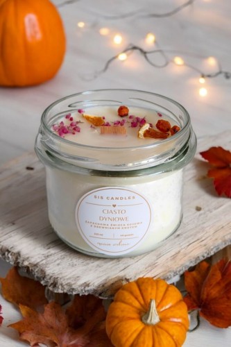 Naturalna świeca sojowa z drewnianym knotem Ciasto dyniowe SIS Candles_11.jpg