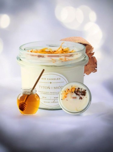 Świeca sojowa z drewnianym knotem Tytoń i Miód Sis Candles_2.jpg