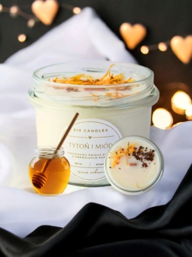 Świeca sojowa z drewnianym knotem Tytoń i Miód Sis Candles_6.jpg