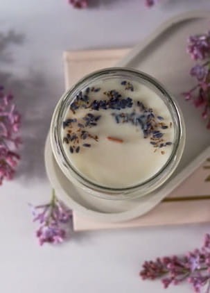 Świeca sojowa Lawenda i Paczula z drewnianym knotem 235 ml Sis Candles.jpg