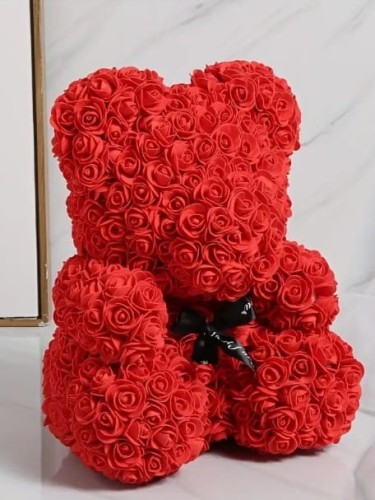 Czerwony miś z  płatków róży laguni.jpg