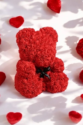 Czerwony miś z róż płatków róży laguni_2_na Walentynki.jpg