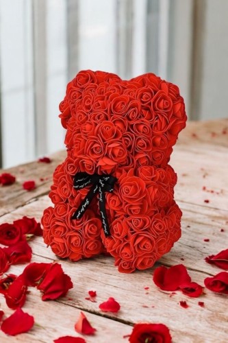 Czerwony miś z róż płatków róży laguni_5_na Walentynki.jpg