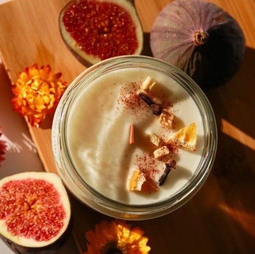 Świeca sojowa Zimowa Herbata z drewnianym knotem 235 ml Sis.jpg