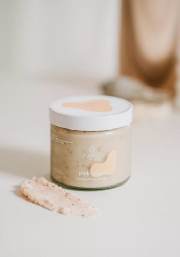 Naturalny złuszczający peeling cukrowy do ciała z nasionami żórawiny 300 g Maniko.jpg