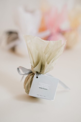 Oczyszczająca kula do kąpieli Minty Fusion z algami morskimi i spiruliną 105 g Maniko_1.jpg